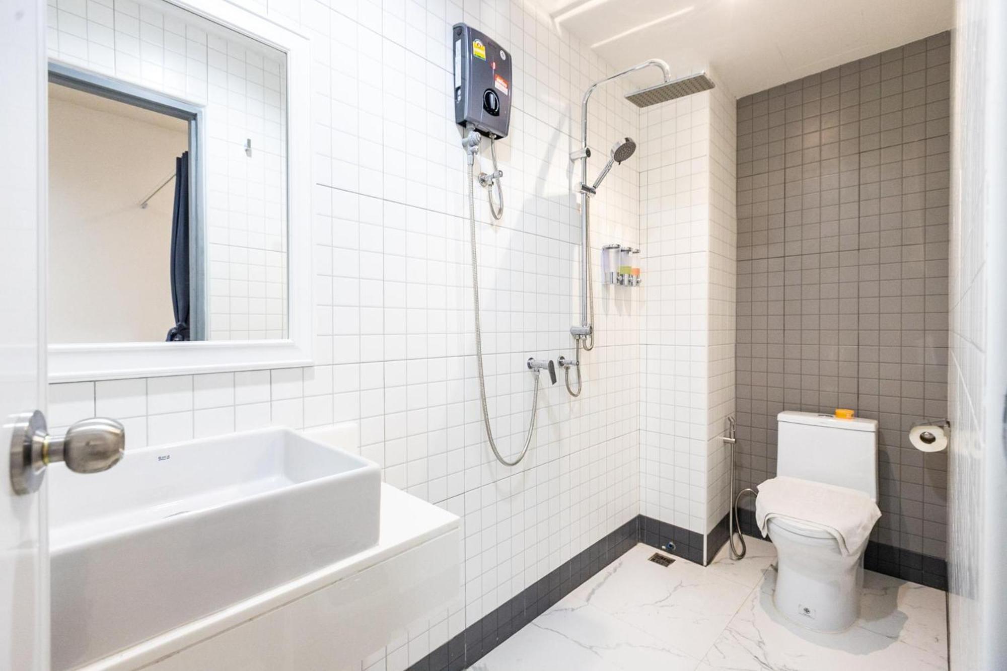 Baan Kun Mhor Hostel บ้านคุณหมอโฮสเทล Bangkok Eksteriør bilde